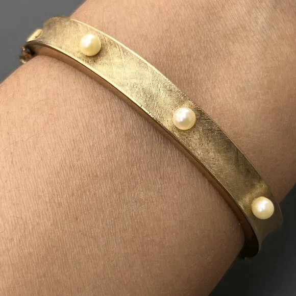 Art Deco Gold Filled Brushed gold filled Cultured pearl Bangle Bracelet . Winar - Picture 1 of 10